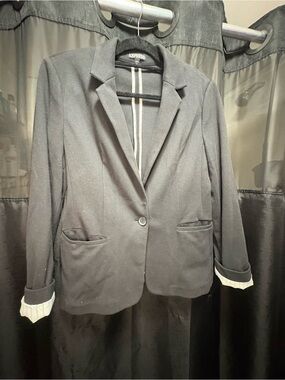 Express Women's Black Single-Button Notch Lapel Blazer